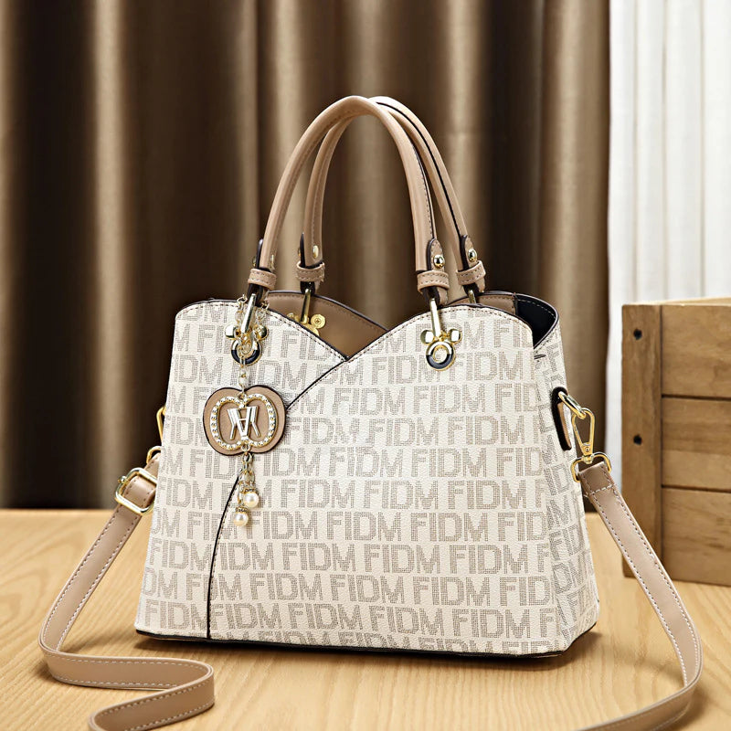 Módna, elegantná kabelka pre ženy